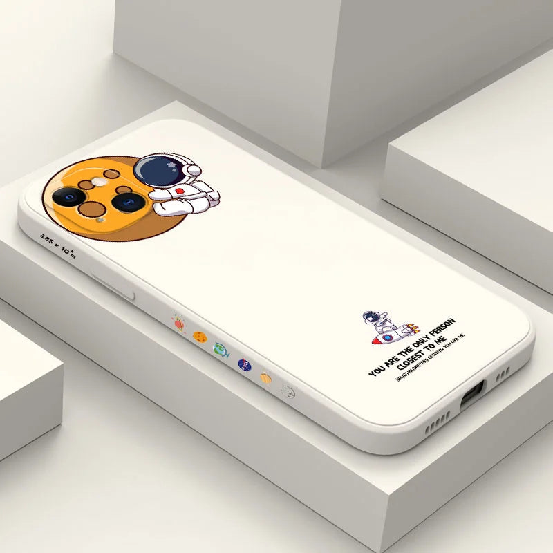 iPhone용 귀여운 우주 비행사 액체 실리콘 케이스 
